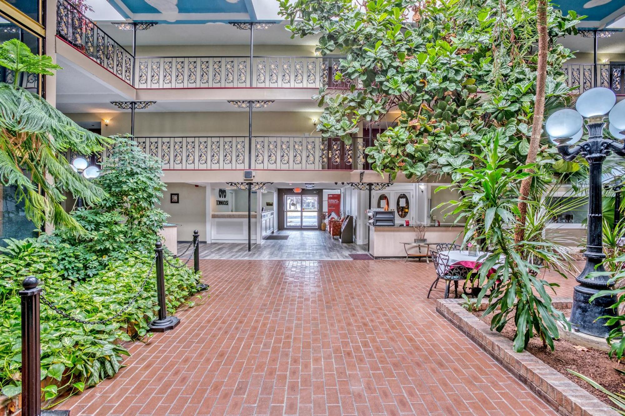 Hotel Oyo Townhouse Tulsa Woodland Hills Exterior foto
