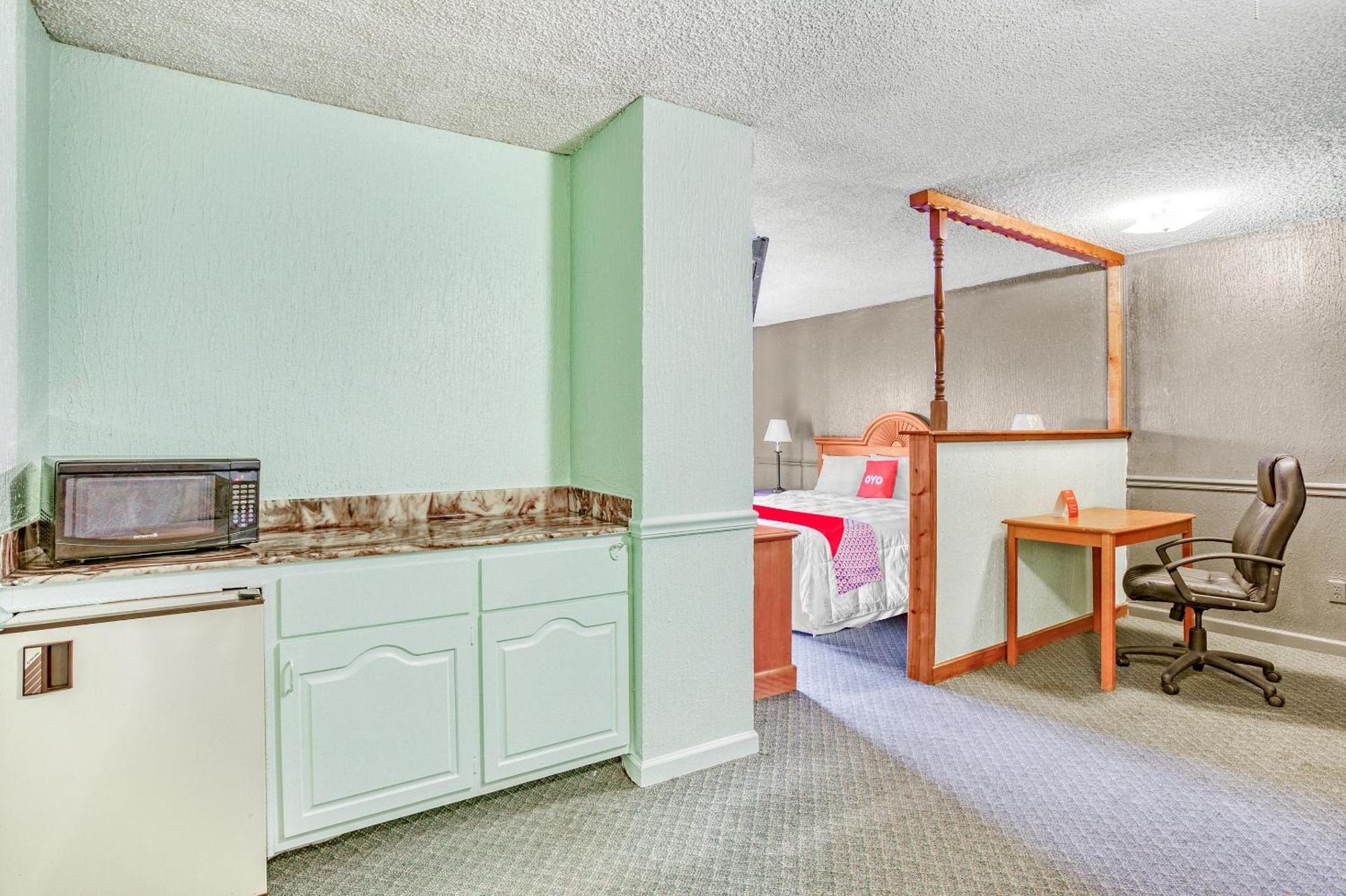 Hotel Oyo Townhouse Tulsa Woodland Hills Exterior foto