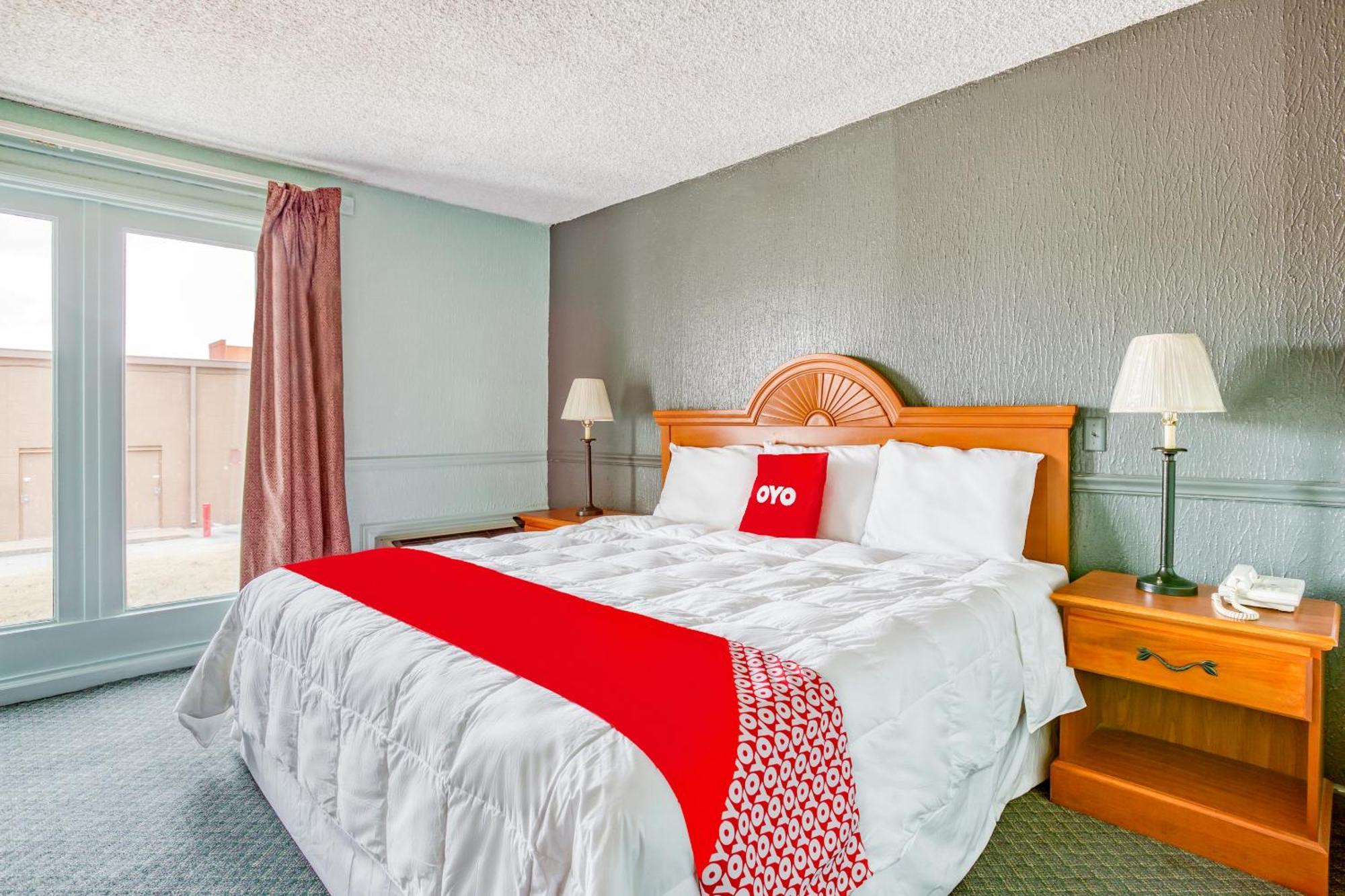 Hotel Oyo Townhouse Tulsa Woodland Hills Exterior foto